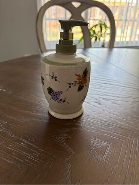 Princess House Floral Ceramic Soap Dispenser in Green and White